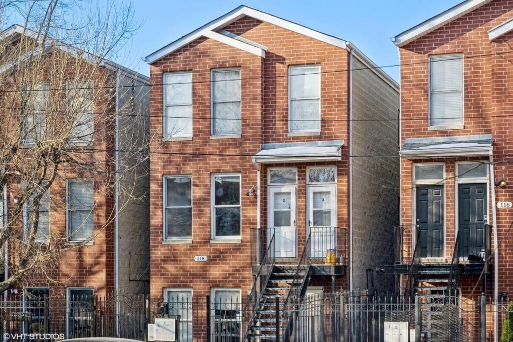 2-Bed 2-Bath Apt - Close To Uc W/ Free Parking Chicago Exterior photo