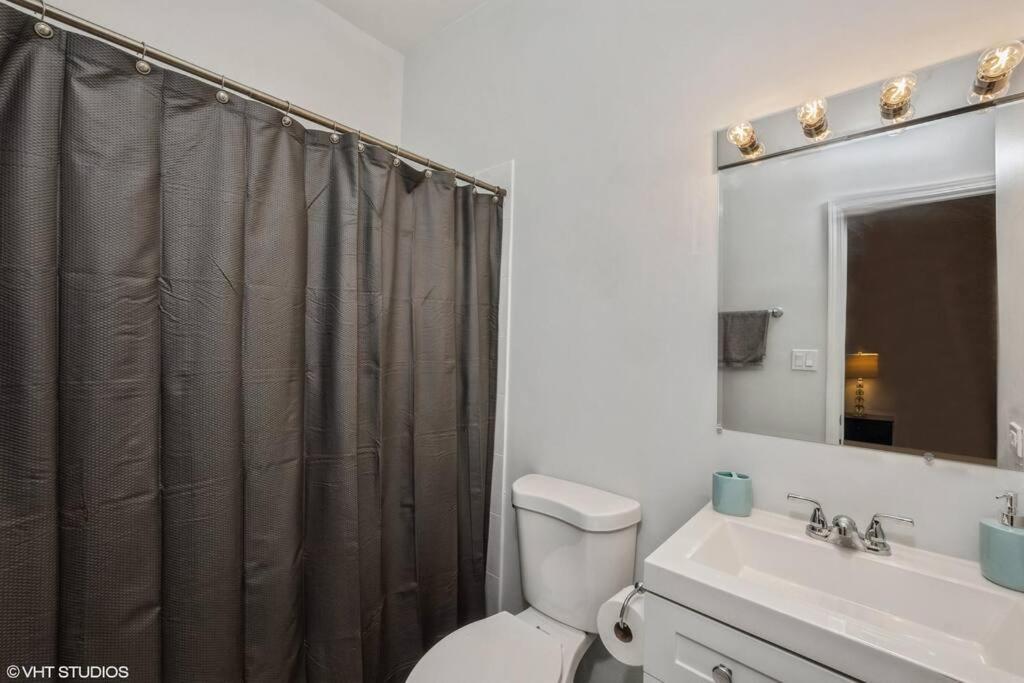 2-Bed 2-Bath Apt - Close To Uc W/ Free Parking Chicago Exterior photo