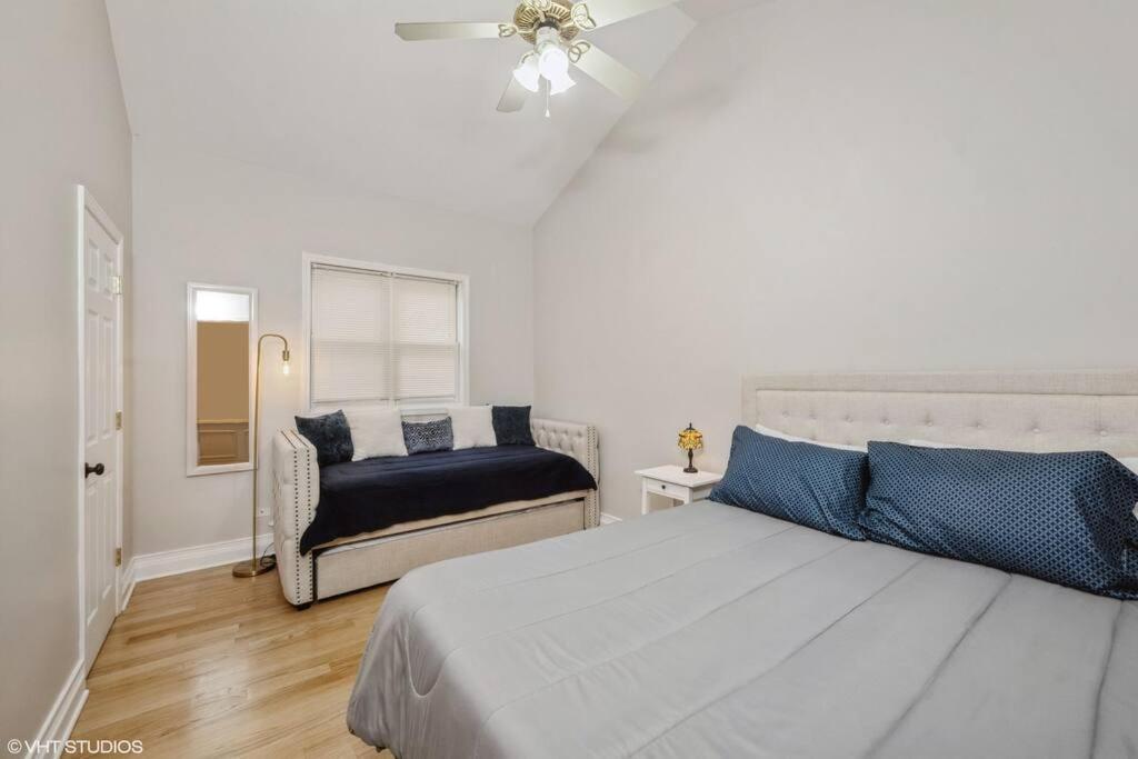 2-Bed 2-Bath Apt - Close To Uc W/ Free Parking Chicago Exterior photo